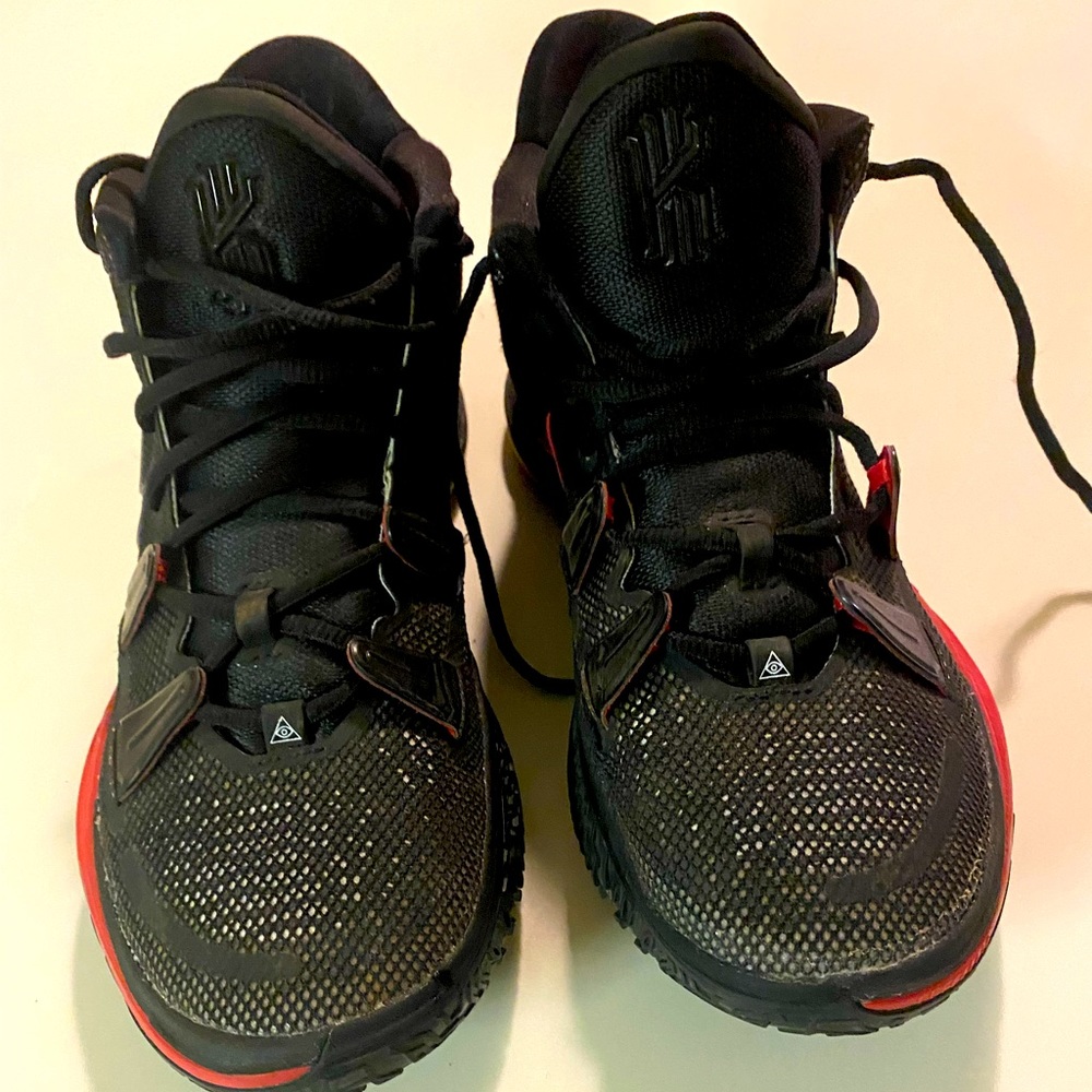 Mens 10.5 Kyrie Irving shoes